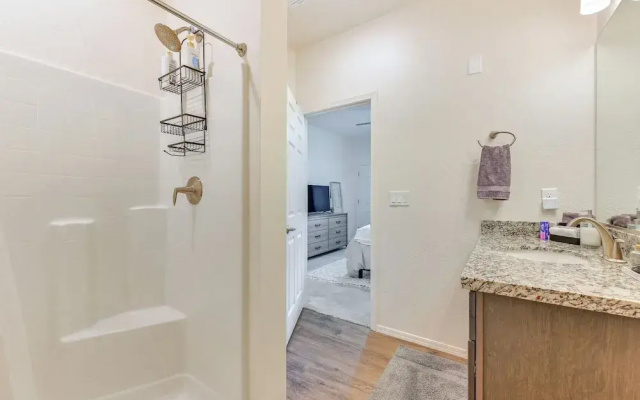 2 Mi to Dtwn & Nau: Flagstaff Condo w/ Patio!