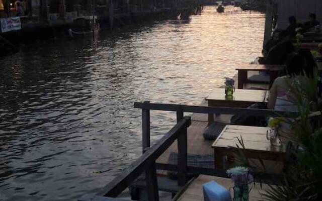 Ruang Sabai Amphawa
