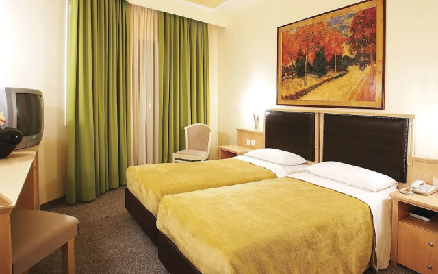 Iris Hotel