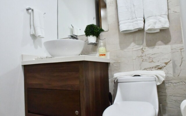 Luxury Apartment on 5th Av -One Paralia