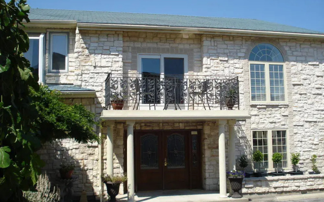 Grey Rose Suites