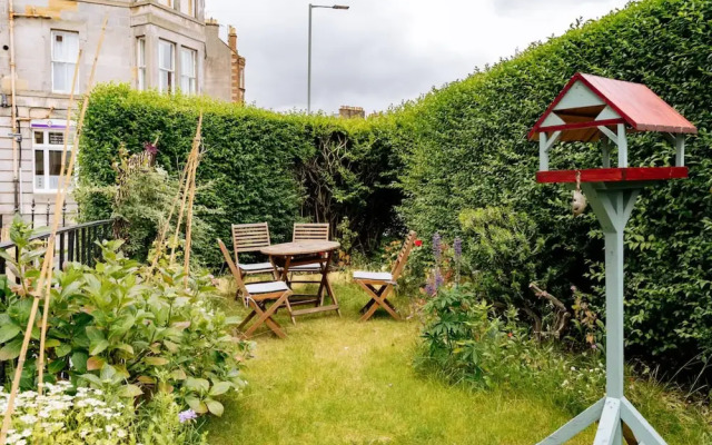 Bright and Cosy 2 Bedroom Flat in Trendy Leith