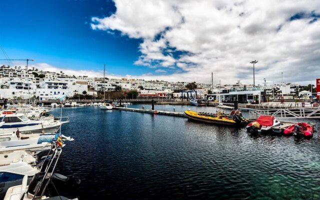 Sea Breeze the best view of Old town Harbour PDC