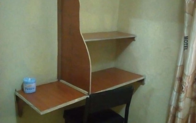 Silver Spoon Motel