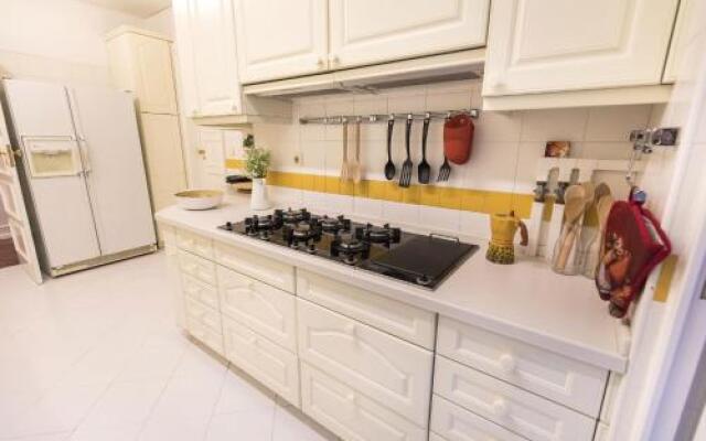 LovelyStay - Campo Pequeno Charming Apartment