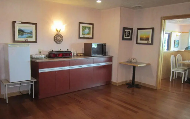 Travelodge by Wyndham Grand Falls