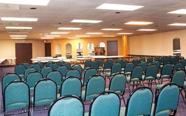 Econo Lodge Inn and Suites Stevens Point