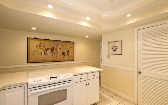 Shoreline 1095 Condo by RedAwning