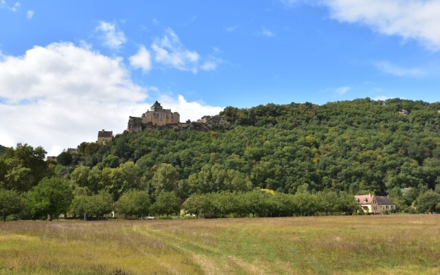 Modern Holiday Home in Florimont-Gaumier with Private Pool