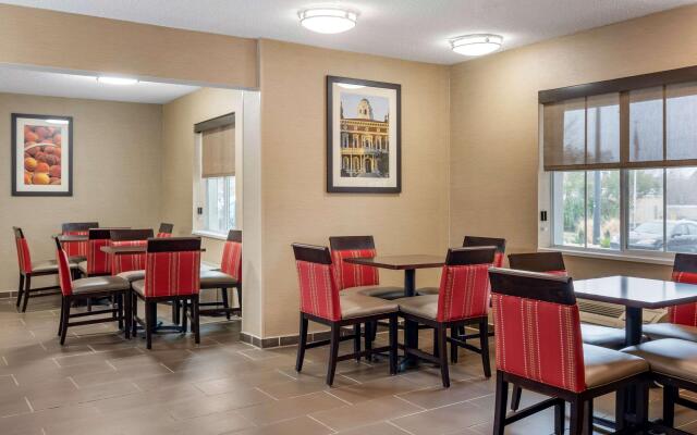 Comfort Inn & Suites Macon North I-75