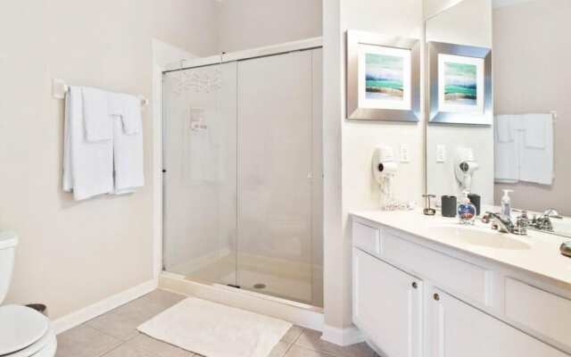 Penthouse Prize. 3 Bedroom Condo by Redawning