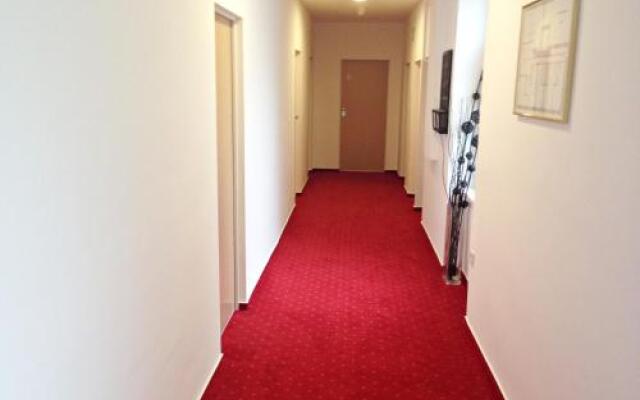 Red Carpet Apartments  Rooms