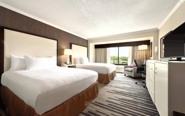 DoubleTree by Hilton Milwaukee - Brookfield