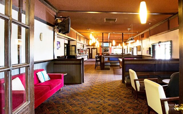 Parkway Hotel