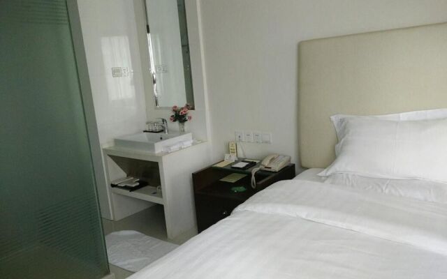 Phoenix Jinghua Hotel