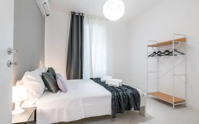 Chic Pop Apartment in Livorno
