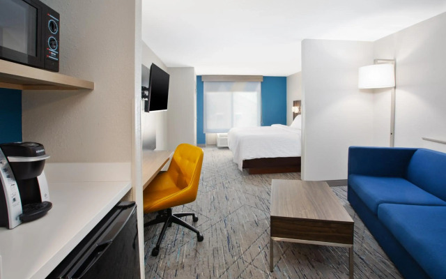 Holiday Inn Express And Suites Milwaukee Nw Park Place by IHG