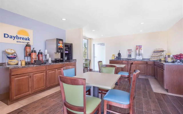 Days Inn by Wyndham Perry Near Fairgrounds