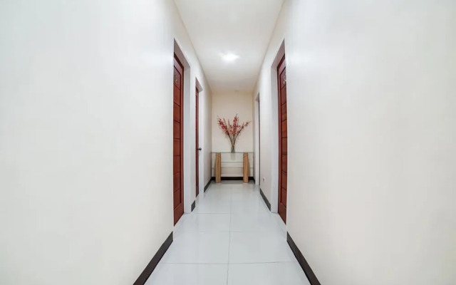OYO 256 Sakura Suites