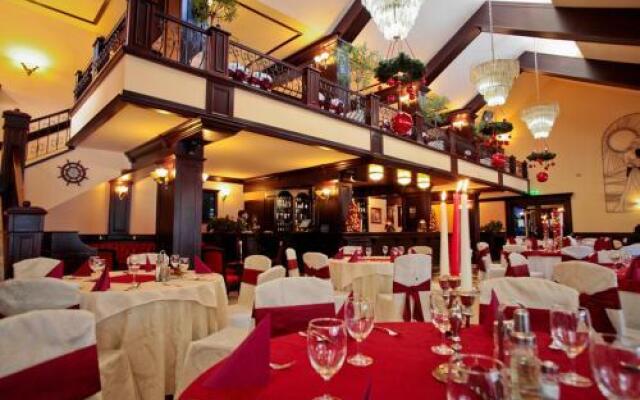 Hotel Lacu Rosu