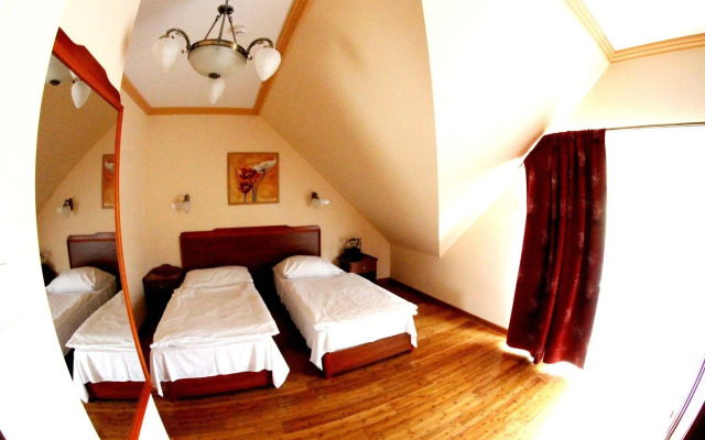 Fried Castle Hotel and Restaurant