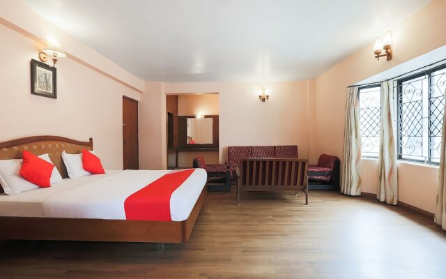 OYO 48910 Hotel Blue Bird