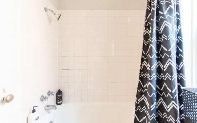 1BR Getaway Apt Modern in Lincoln Square