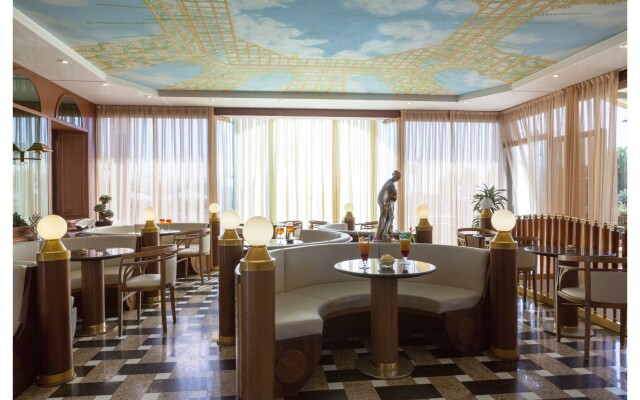 Hotel Bristol