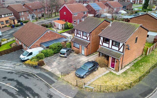 Lovely 3-bed Cosy House in Greater Manchester