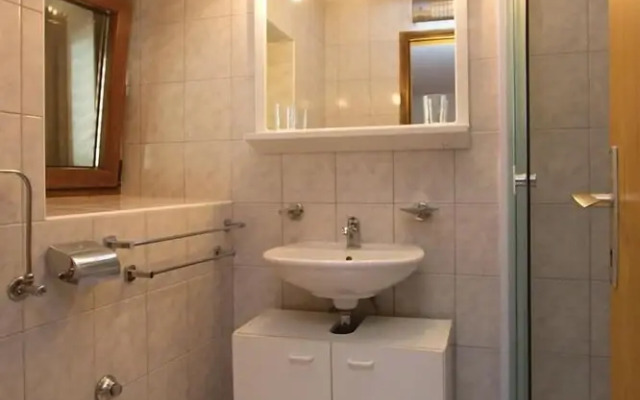 Beautiful Home in Belavici With Wifi and 2 Bedrooms