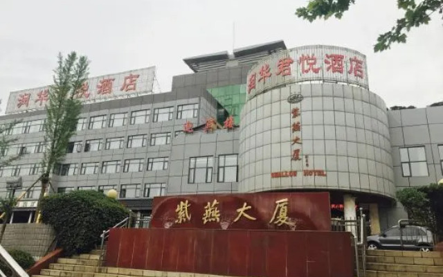 Runhua Junyue Hotel