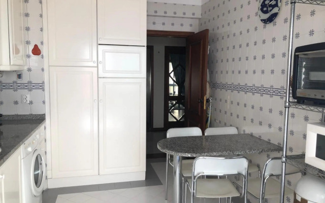 Castelo do Relógio by Férias em Figueira