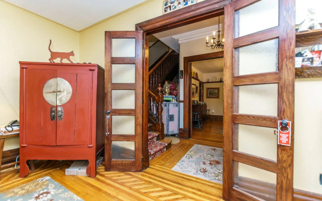 Elliott House Bed and Breakfast Toronto