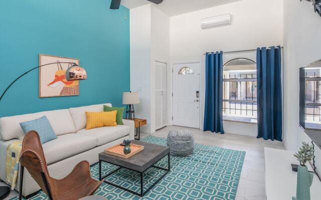 Sleek 2BR Townhome Central Phx by WanderJaunt