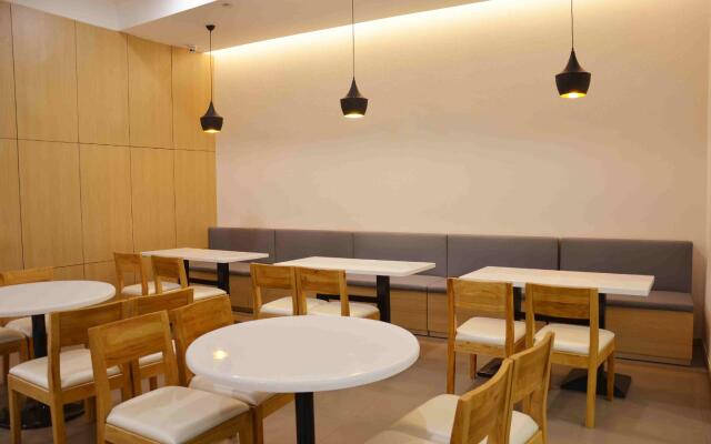 Hanting Hotel Jingzhou Jianli Jiangcheng Road