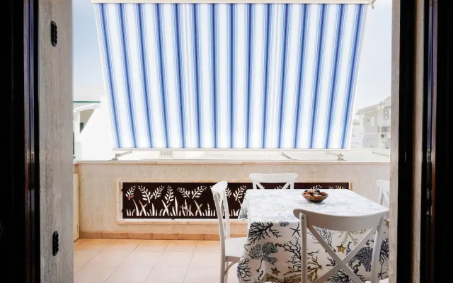 Appartamento a Torre Canne con Balcone