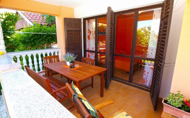 Apartments Orange 768