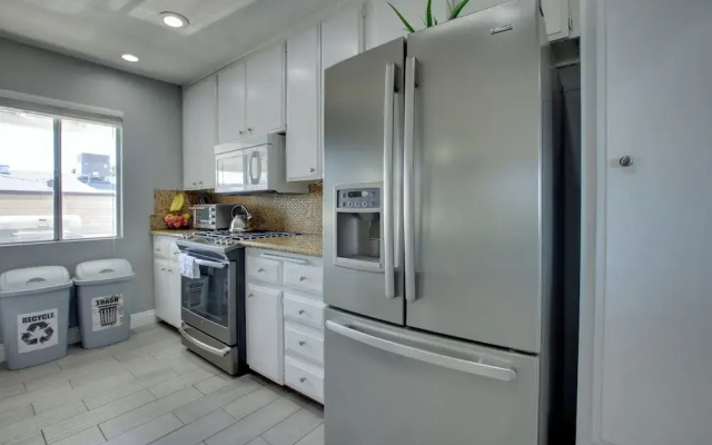 Las Vegas Retreat w/ Yard < 5 Mi to Strip!