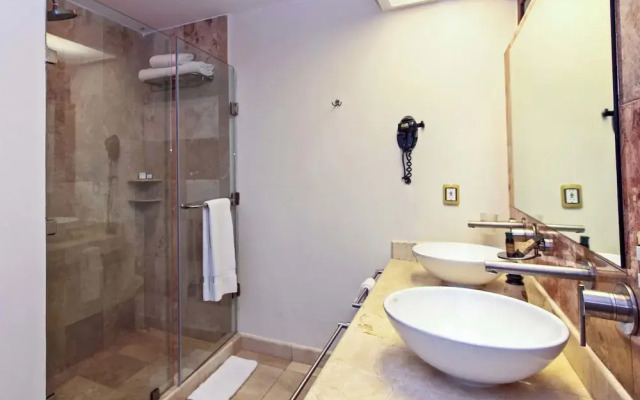 Best Ocean Front penthouse El Faro 401. 3 bedrooms