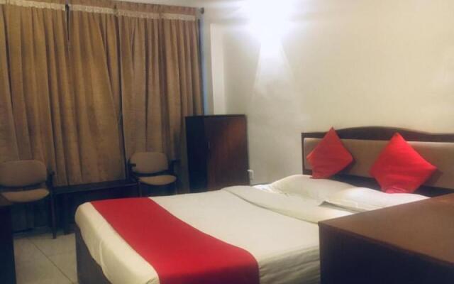 Easternwoods Hotel Raj