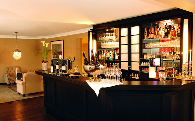 Hotel Business & More