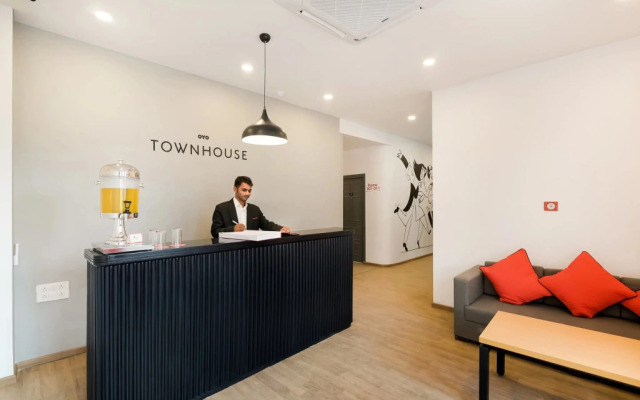 OYO Townhouse 217 The Awadh Airport