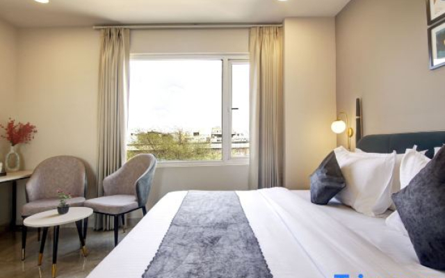 Saltstayz Select - Golf Course Road & Sector 27