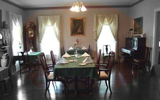 Thee Hubbell House