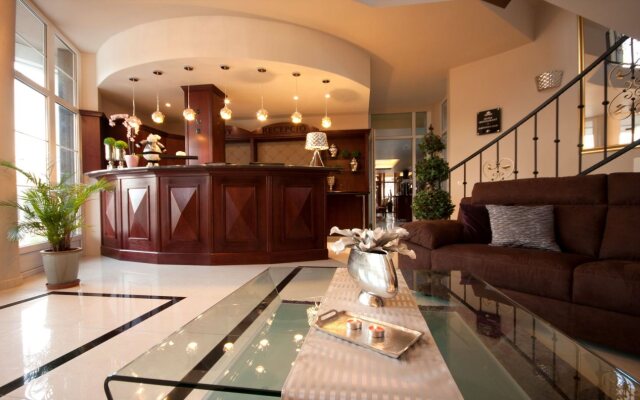 Xavin Hotel