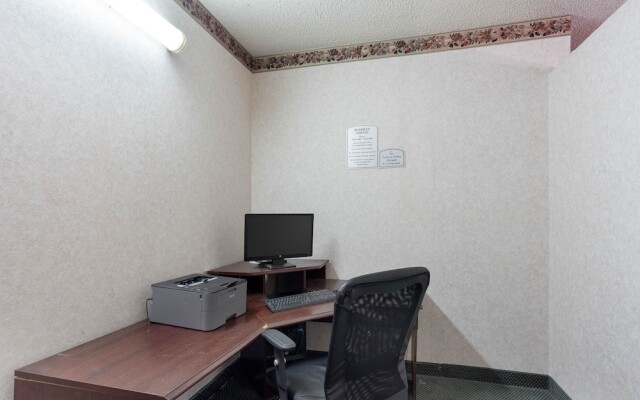 Econo Lodge Inn & Suites