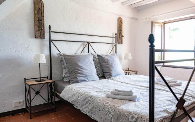 Fleur de Lys Fayence