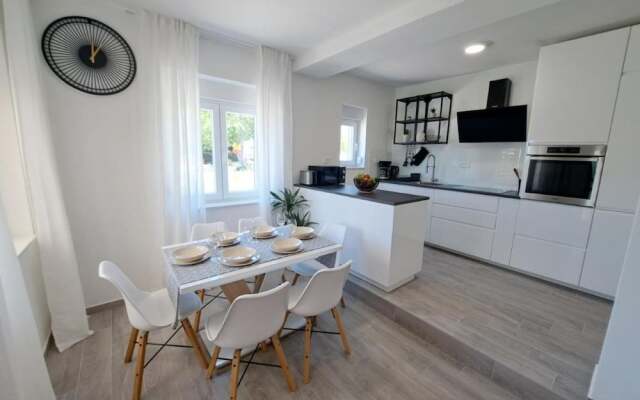 Jere: Modern and Near the sea - H