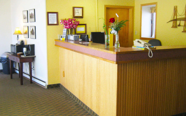 Magnuson Hotel Copper Crown