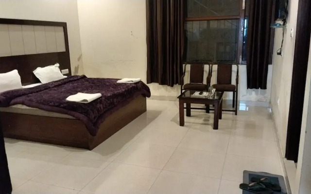 Hotel Ambika & Restaurant By GRB